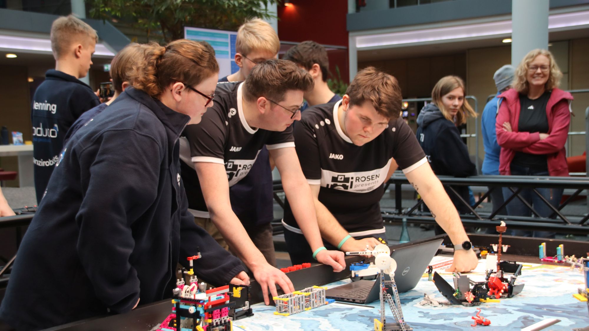 Roboter Rosen Franziskus Gymnasium siegt bei der First Lego League 2025 in Lingen